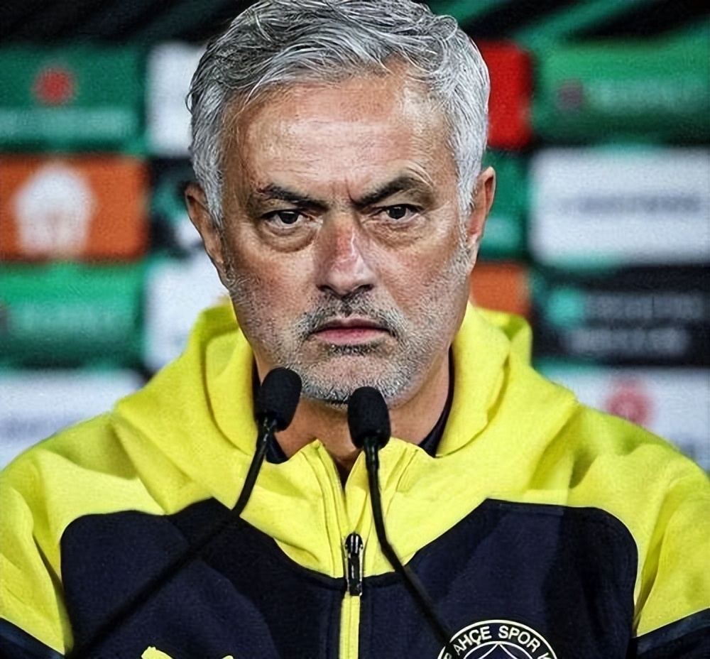 开云官方-里程碑夜阿斯顿维拉伤情更新，英超清晨刷纪录，气氛紧张，临场指挥获称赞(阿斯顿维拉历史战绩)