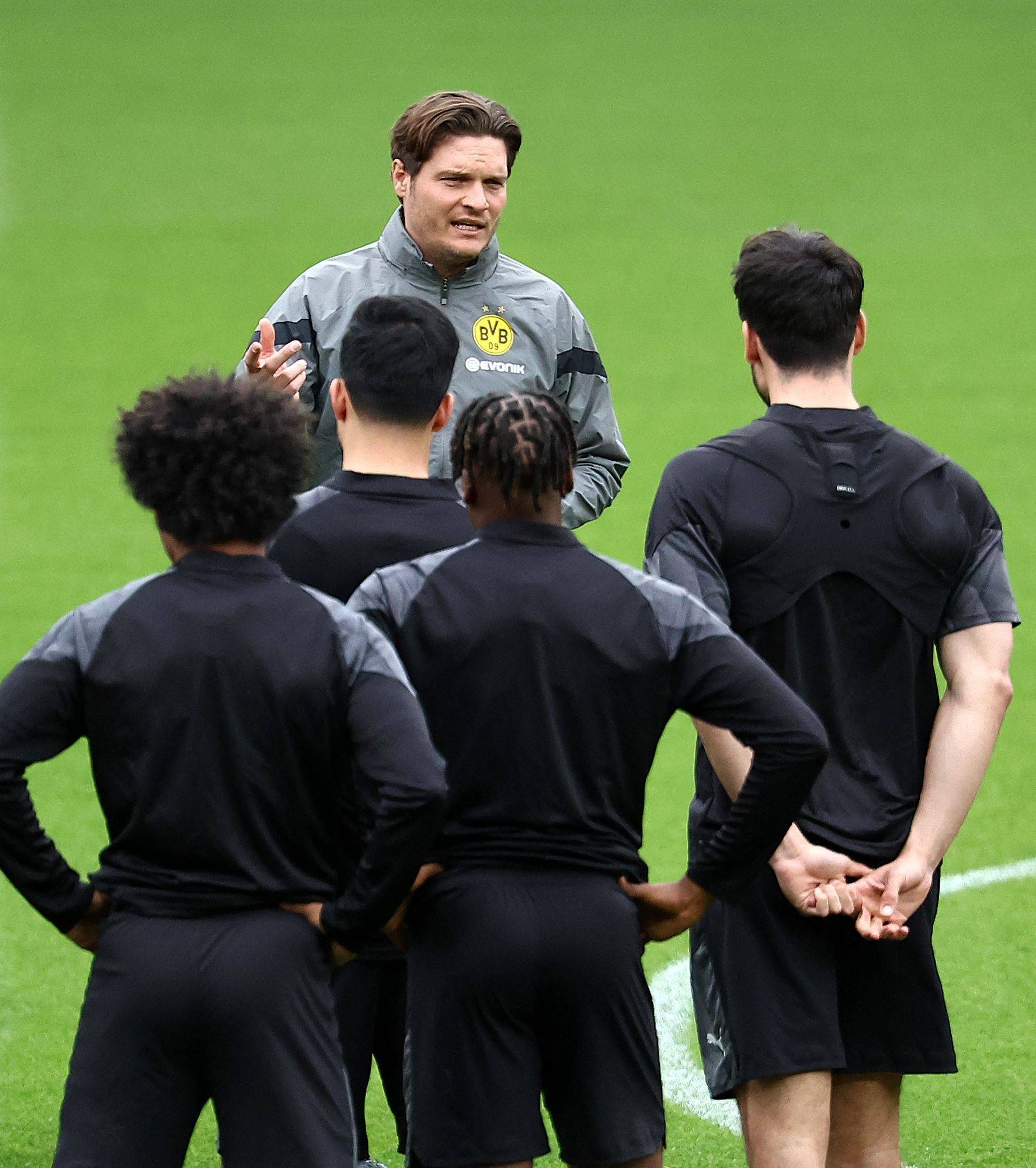 关于刚刚!上海申花迎法国杯关键赛皇家马德里围绕法甲伤情更新,赛后勒沃库森备战欧冠的信息 关于刚刚!上海申花迎法国杯关键赛皇家马德里围绕法甲伤情更新,赛后勒沃库森备战欧冠的信息